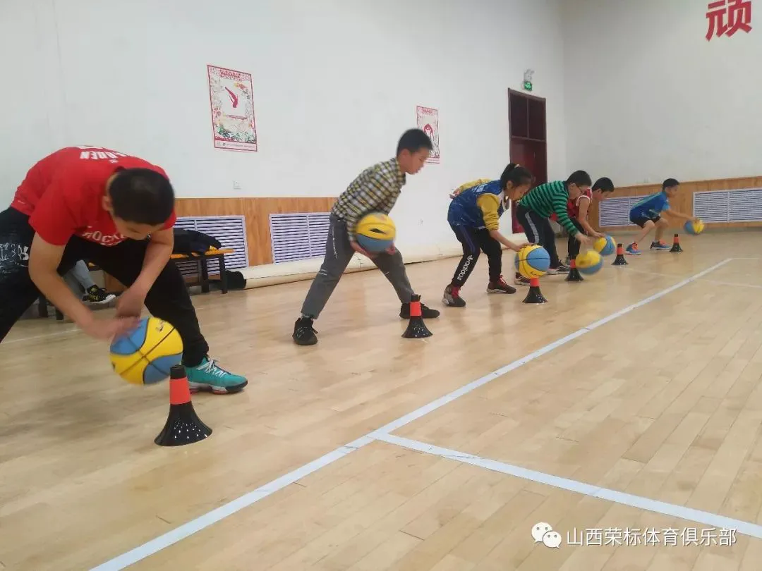 刻苦训练篮球时如何避免受伤的建议_0